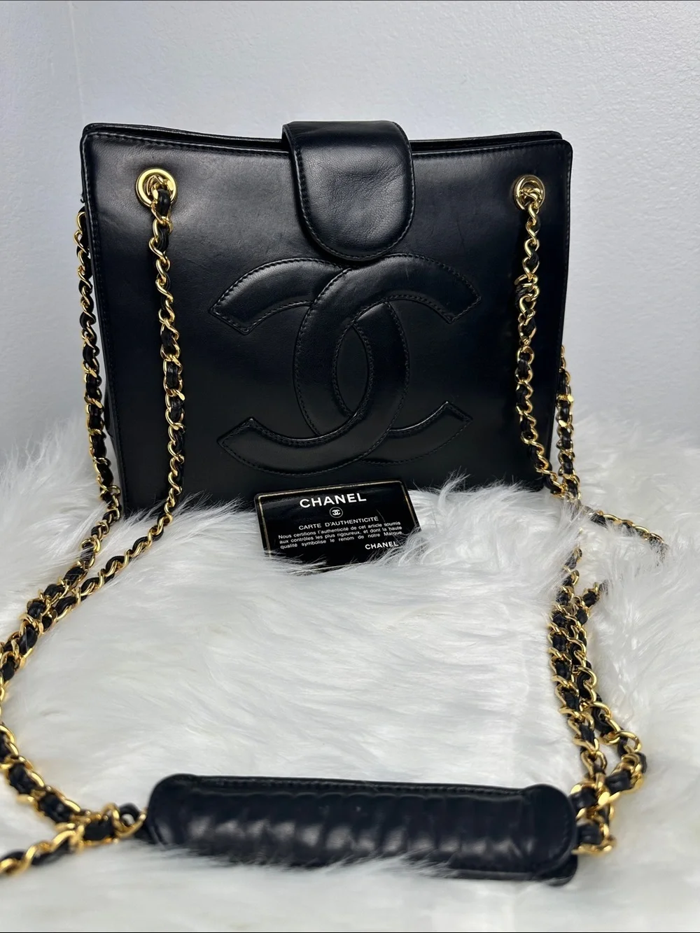 💯Authentic CHANEL Black Lambskin Shoulder Bag with Gold Chain Strap🍀